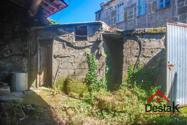 Moradia T2 para Venda em Queirã Foto 5