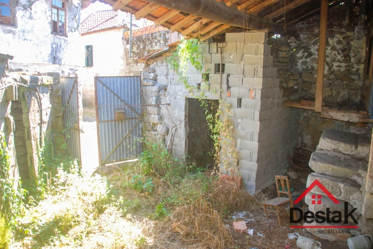 Moradia T2 para Venda em Queirã Foto 4