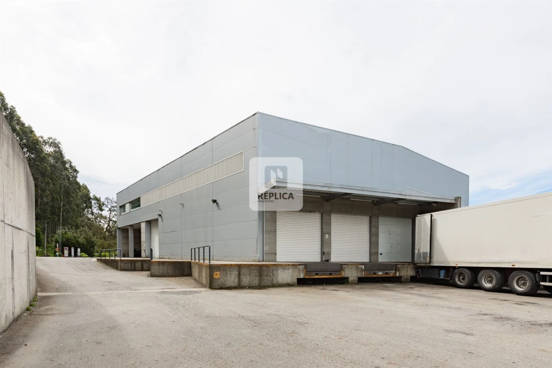 Armazém para Arrendamento em Sandim, Olival, Lever e Crestuma Foto 1