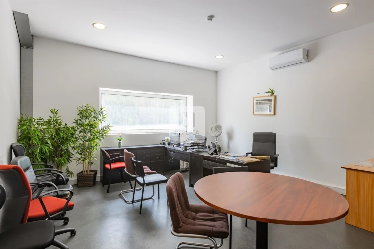 Armazém para Arrendamento em Sandim, Olival, Lever e Crestuma Foto 9