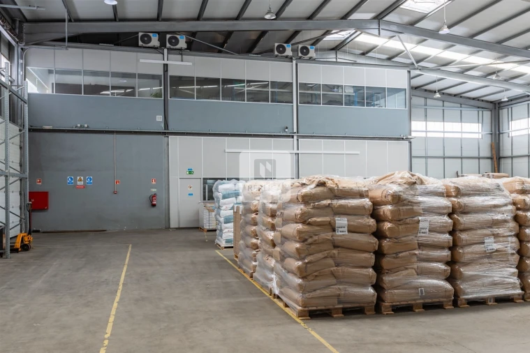 Armazém para Arrendamento em Sandim, Olival, Lever e Crestuma Foto 21