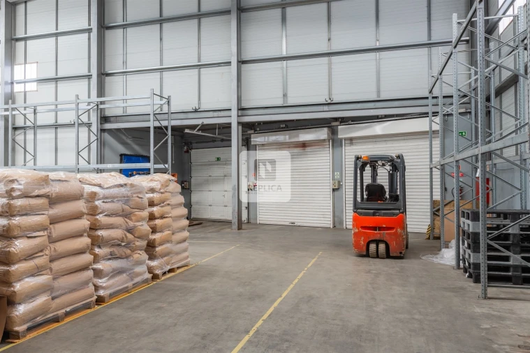 Armazém para Arrendamento em Sandim, Olival, Lever e Crestuma Foto 18