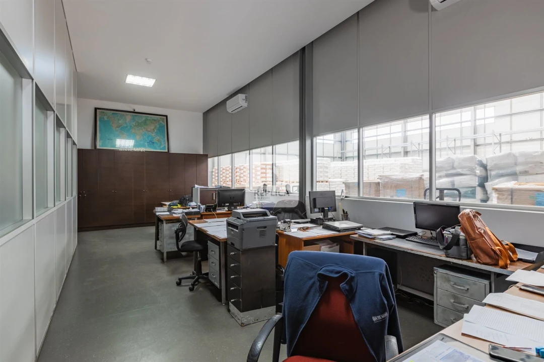 Armazém para Arrendamento em Sandim, Olival, Lever e Crestuma Foto 10