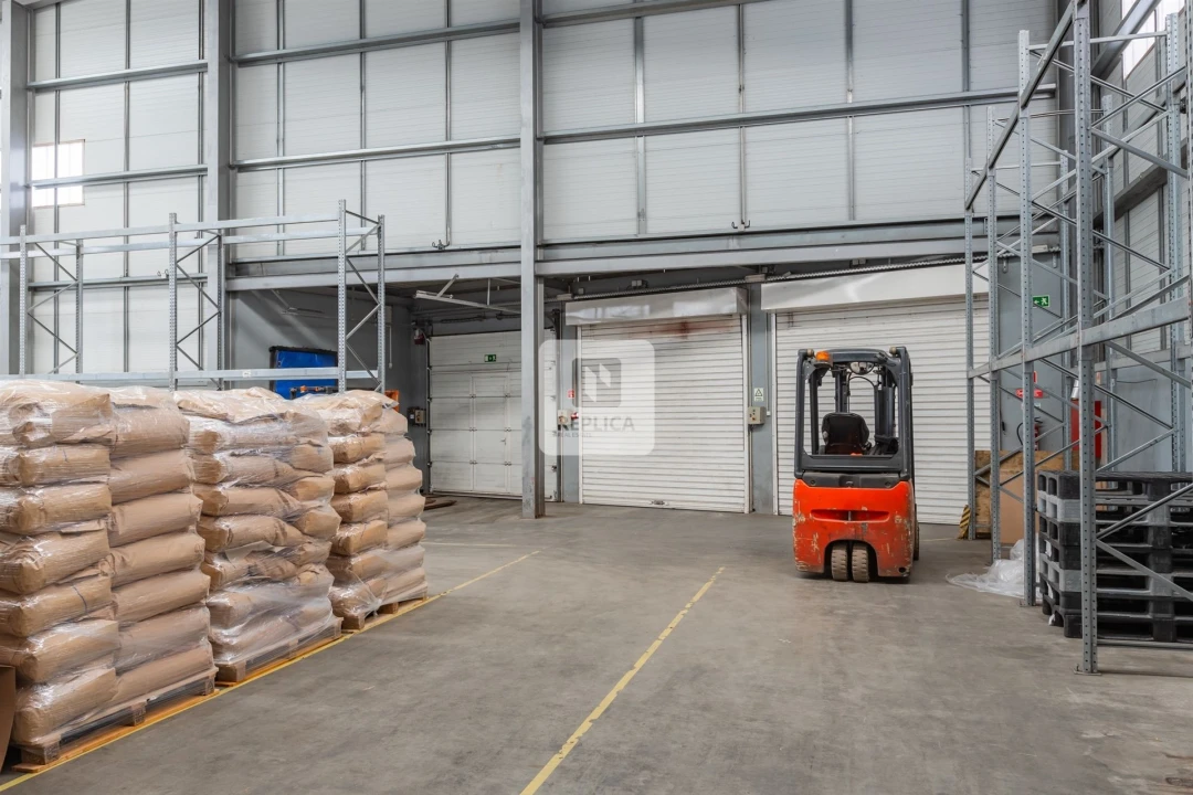 Armazém para Arrendamento em Sandim, Olival, Lever e Crestuma Foto 18