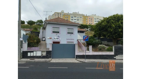 Moradia T5 para Venda em Odivelas