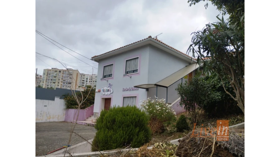 Moradia T5 para Venda em Odivelas Foto 5