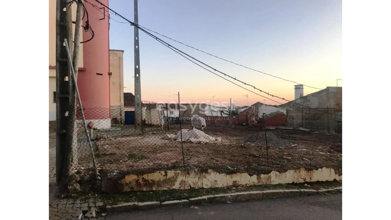 Moradia T4 para Venda em Salvada e Quintos Foto 1