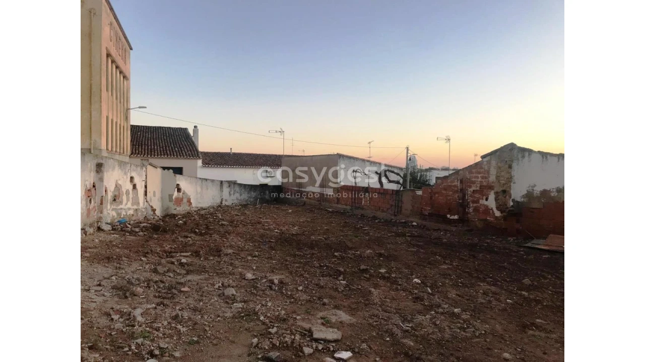 Moradia T4 para Venda em Salvada e Quintos Foto 3