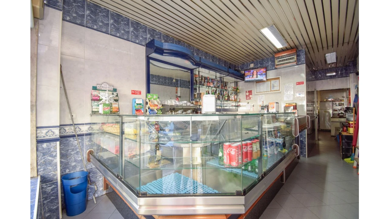 Negócio para Venda em Póvoa de Santo Adrião e Olival Basto Foto 1