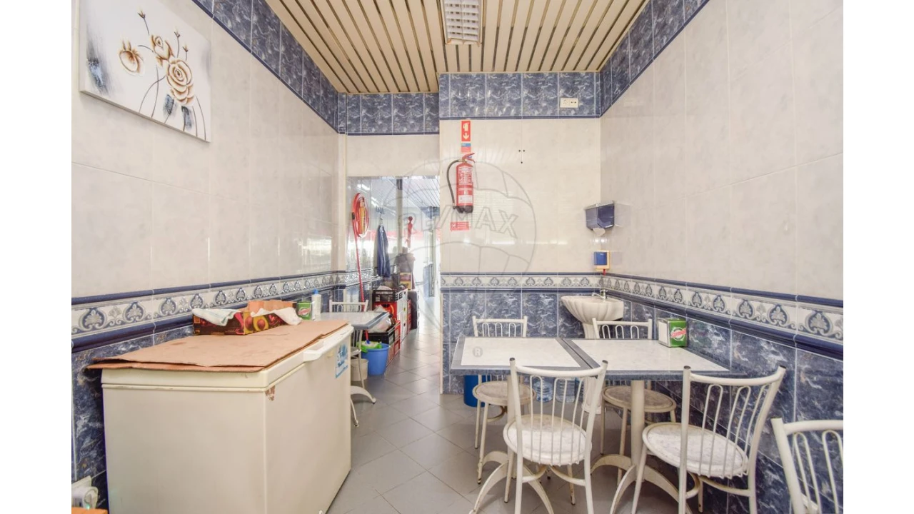 Negócio para Venda em Póvoa de Santo Adrião e Olival Basto Foto 3