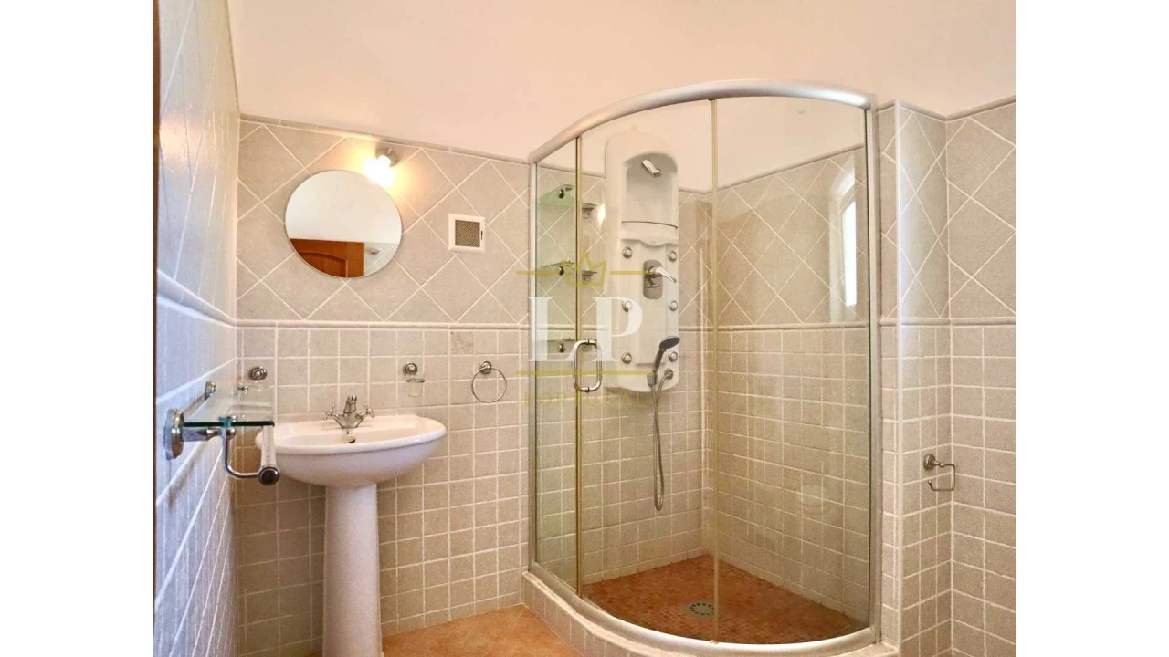 Moradia T5 para Venda em São Silvestre Foto 18