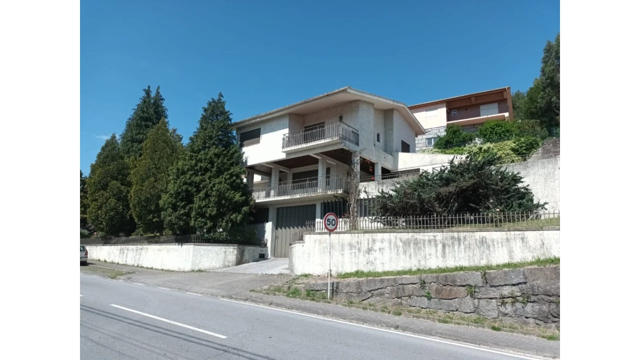 Moradia T4 para Venda em Selho (São Jorge) Foto 1