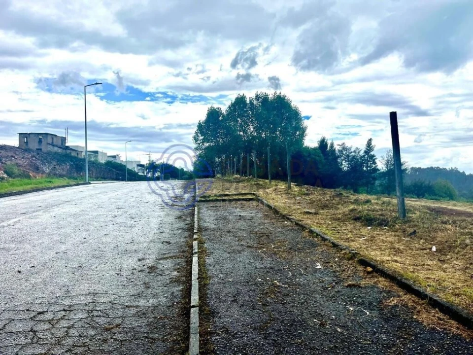 Terreno para Venda em Nogueira do Cravo e Pindelo Foto 1