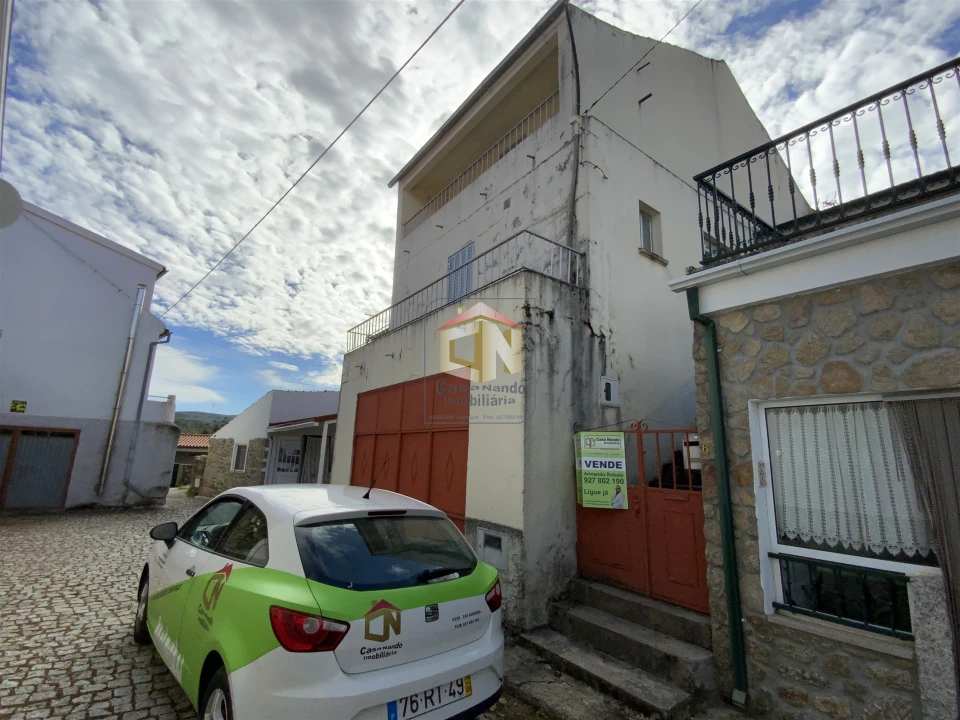 Moradia T3 para Venda em Aldeia Velha Foto 1