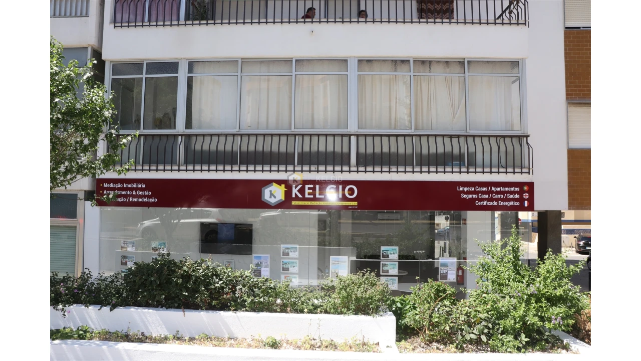 Loja para Arrendamento em Quarteira Foto 2