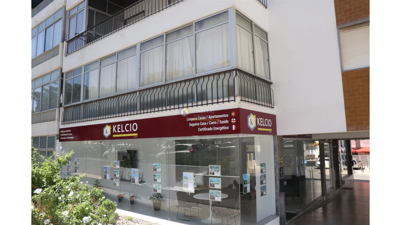 Loja para Arrendamento em Quarteira Foto 1