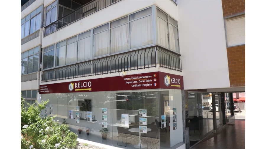 Loja para Arrendamento em Quarteira