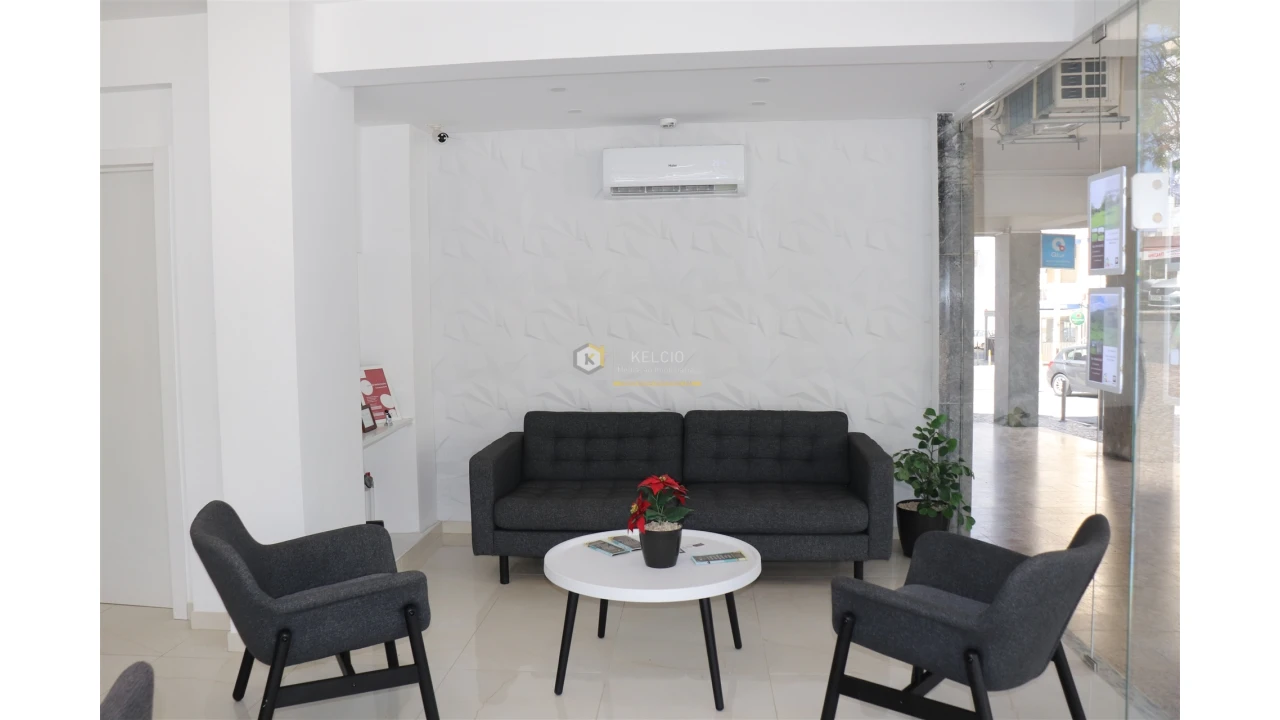 Loja para Arrendamento em Quarteira Foto 4