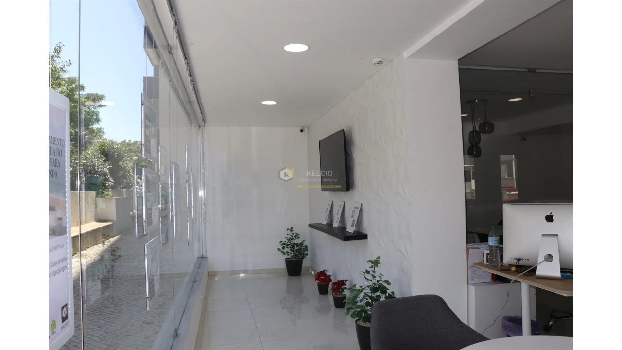 Loja para Arrendamento em Quarteira Foto 6