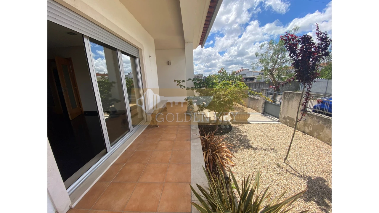 Moradia T5 para Venda em Marrazes e Barosa Foto 2