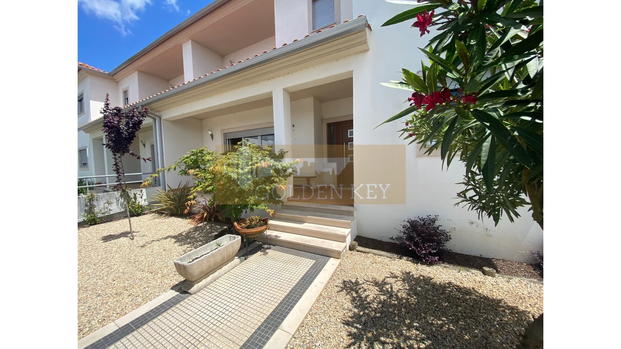 Moradia T5 para Venda em Marrazes e Barosa Foto 1