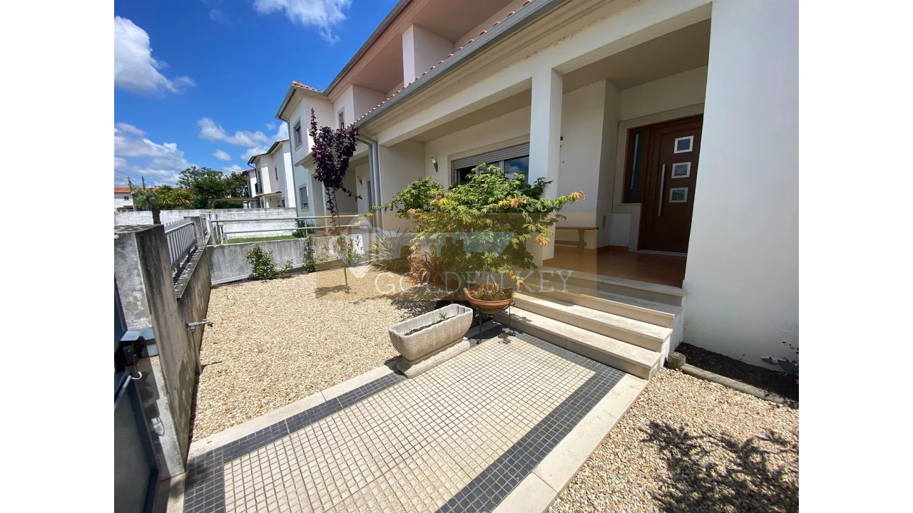 Moradia T5 para Venda em Marrazes e Barosa Foto 3