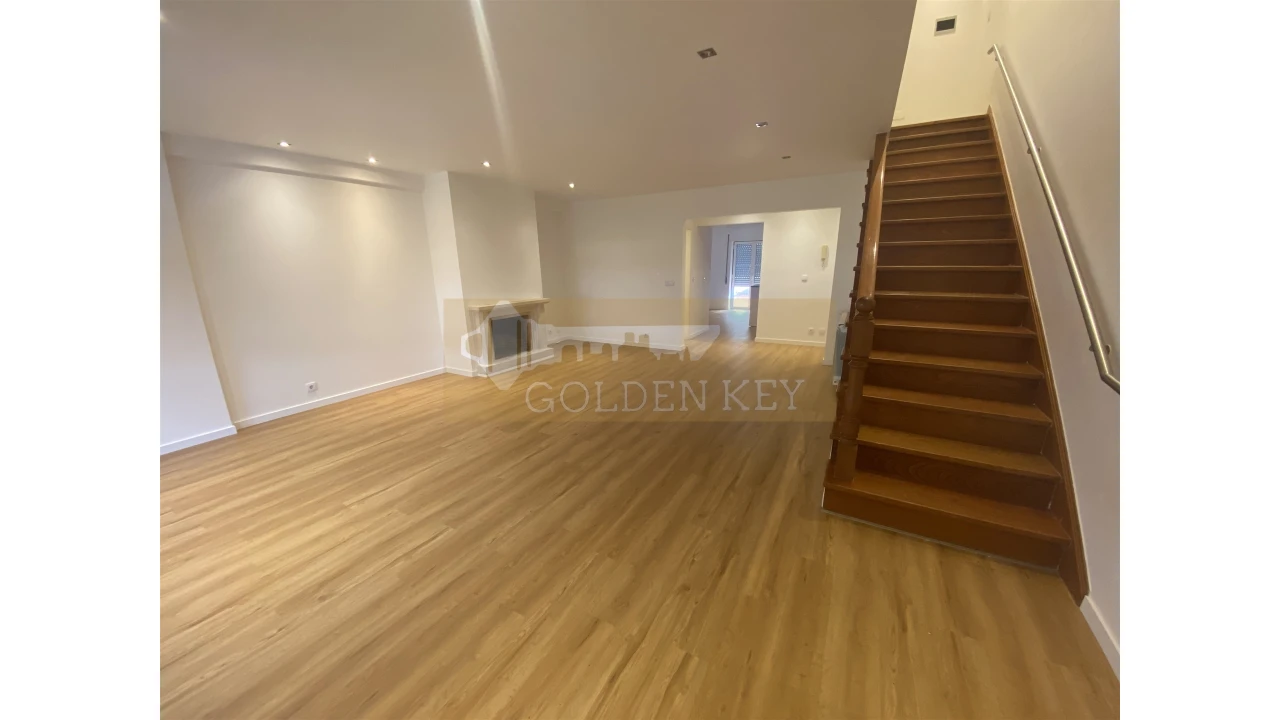 Moradia T4 para Venda em Marrazes e Barosa Foto 4