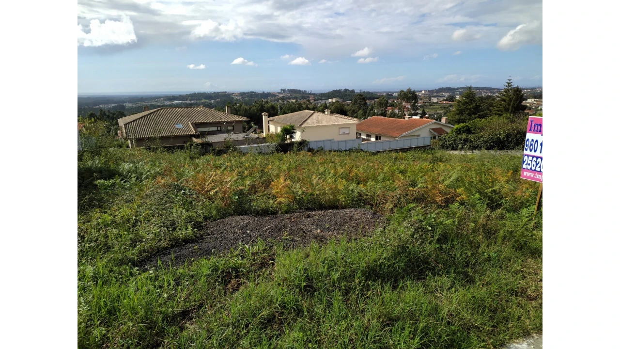 Terreno para Venda em Escapães Foto 1