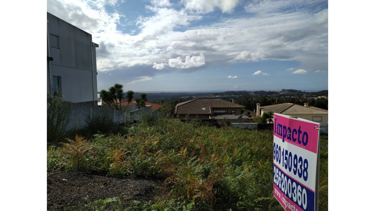 Terreno para Venda em Escapães Foto 3