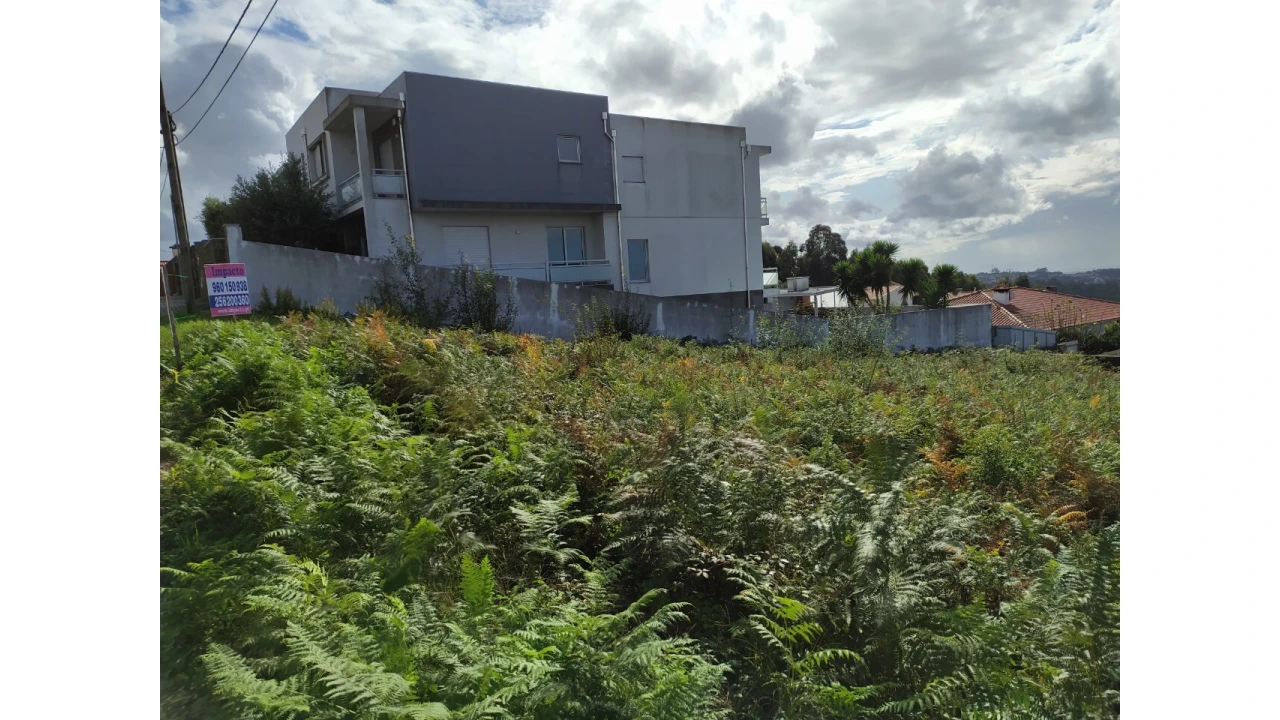 Terreno para Venda em Escapães Foto 4