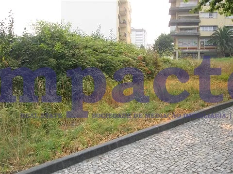 Terreno para Venda em São João da Madeira Foto 1
