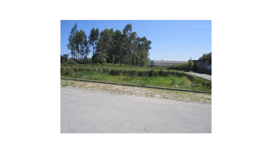 Terreno para Venda em Escapães Foto 3