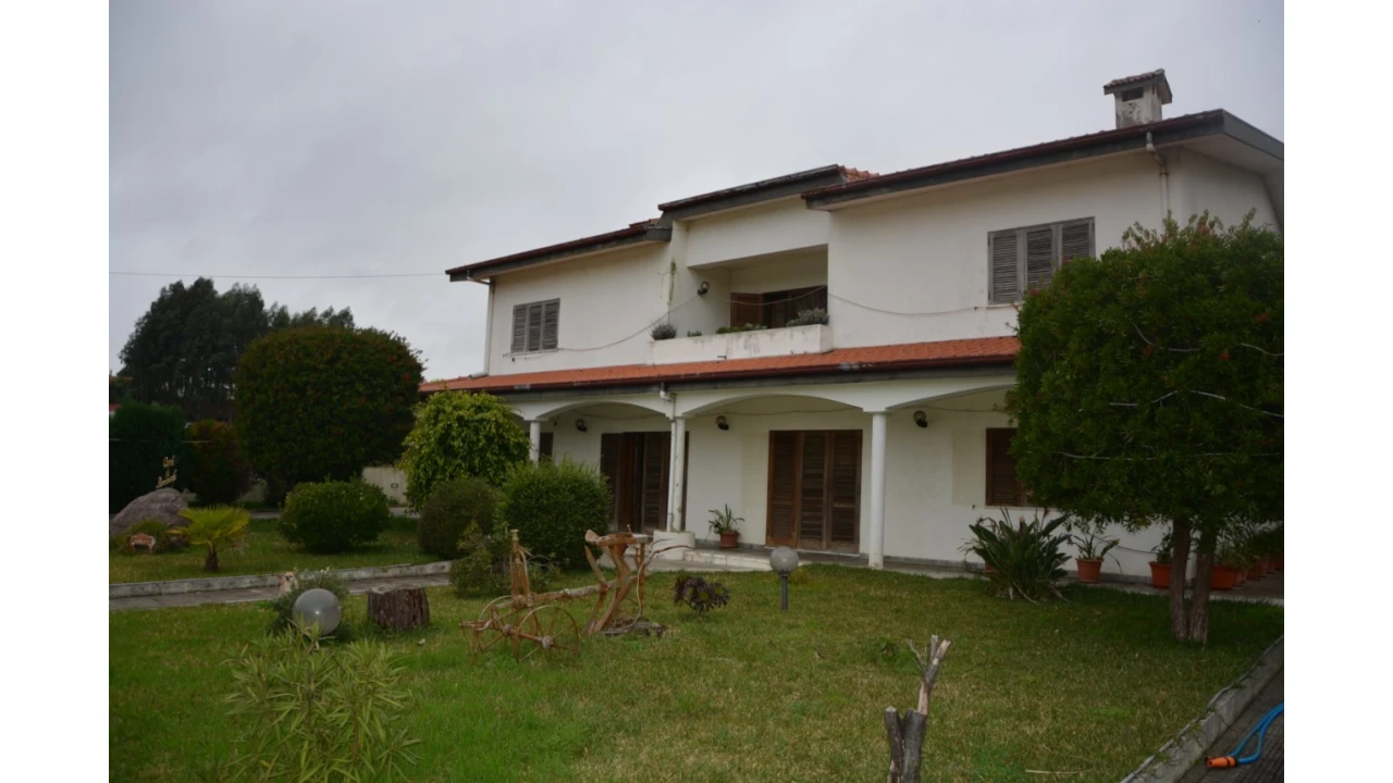 Moradia T8 para Venda em Canelas Foto 3