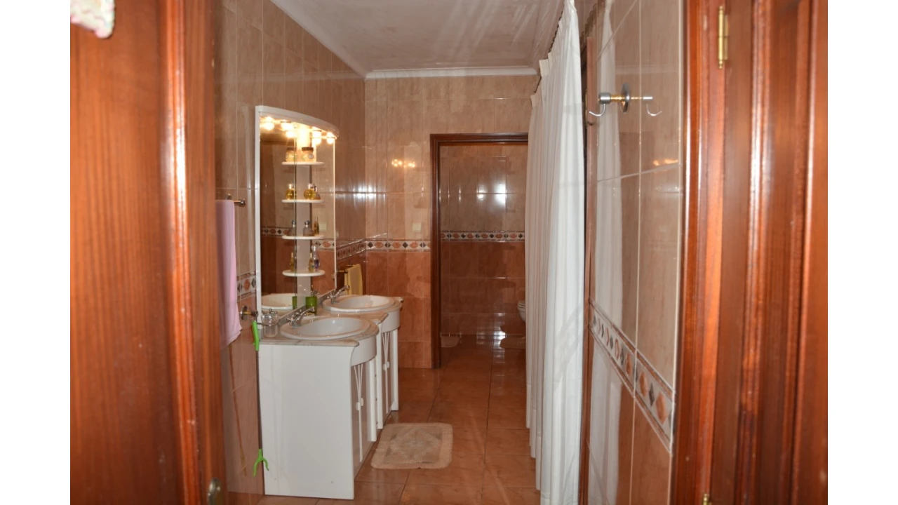 Moradia T8 para Venda em Canelas Foto 18