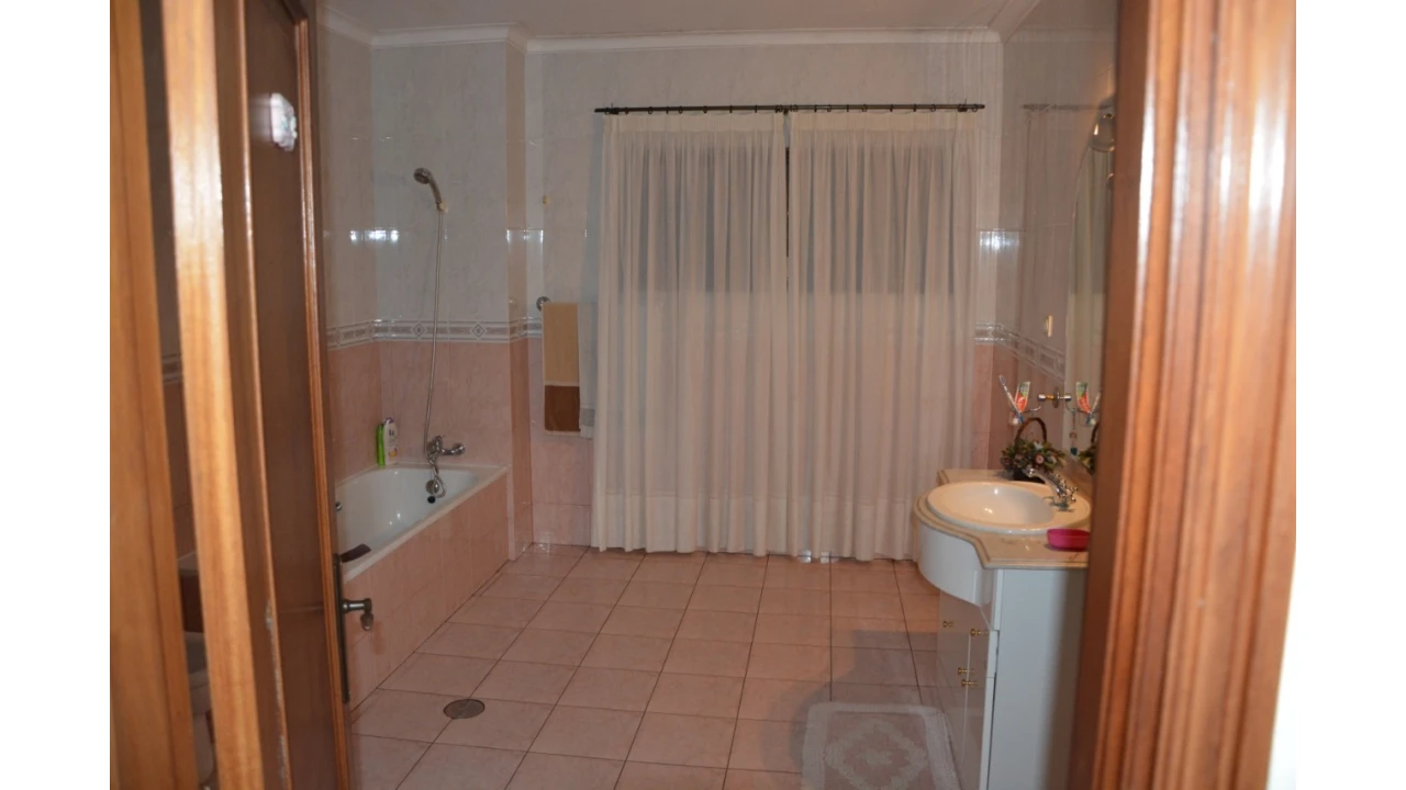 Moradia T8 para Venda em Canelas Foto 22