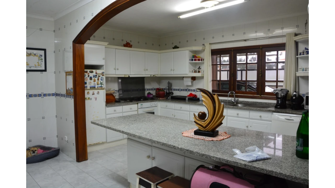 Moradia T8 para Venda em Canelas Foto 13