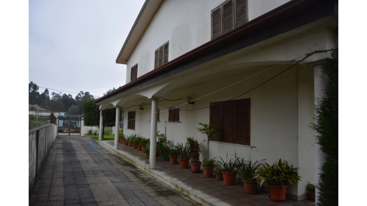 Moradia T8 para Venda em Canelas Foto 7