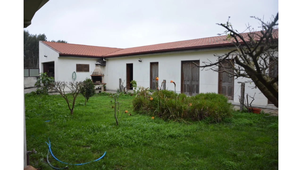 Moradia T8 para Venda em Canelas Foto 10