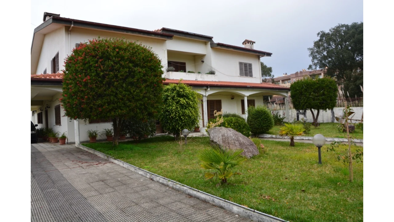 Moradia T8 para Venda em Canelas Foto 6