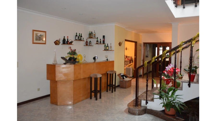 Moradia T8 para Venda em Canelas Foto 2