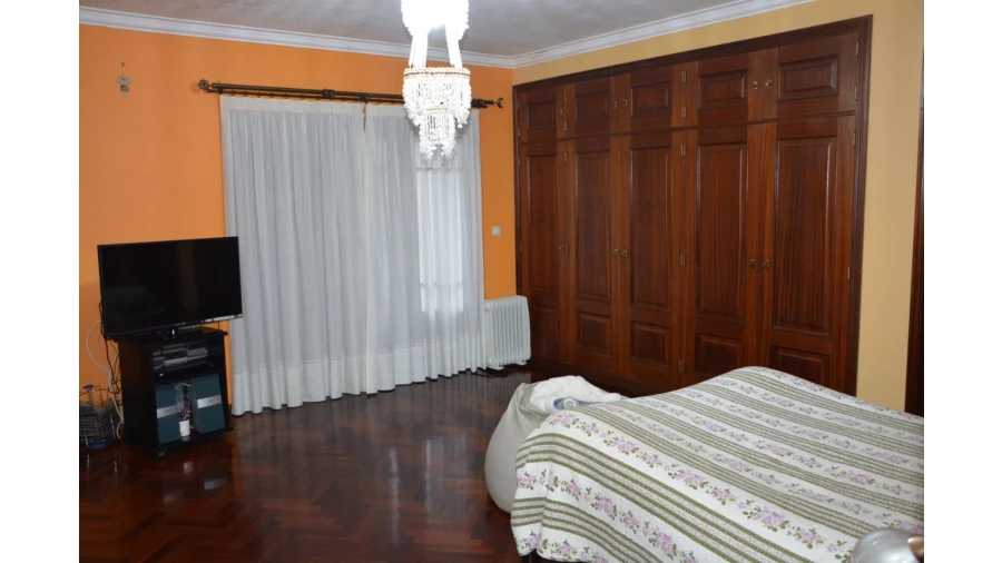 Moradia T8 para Venda em Canelas Foto 19