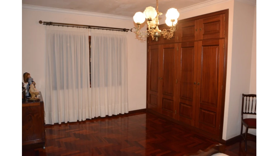 Moradia T8 para Venda em Canelas Foto 24