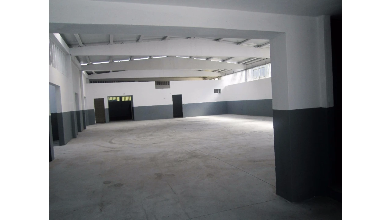 Armazém para Venda em Vila de Cucujães Foto 4