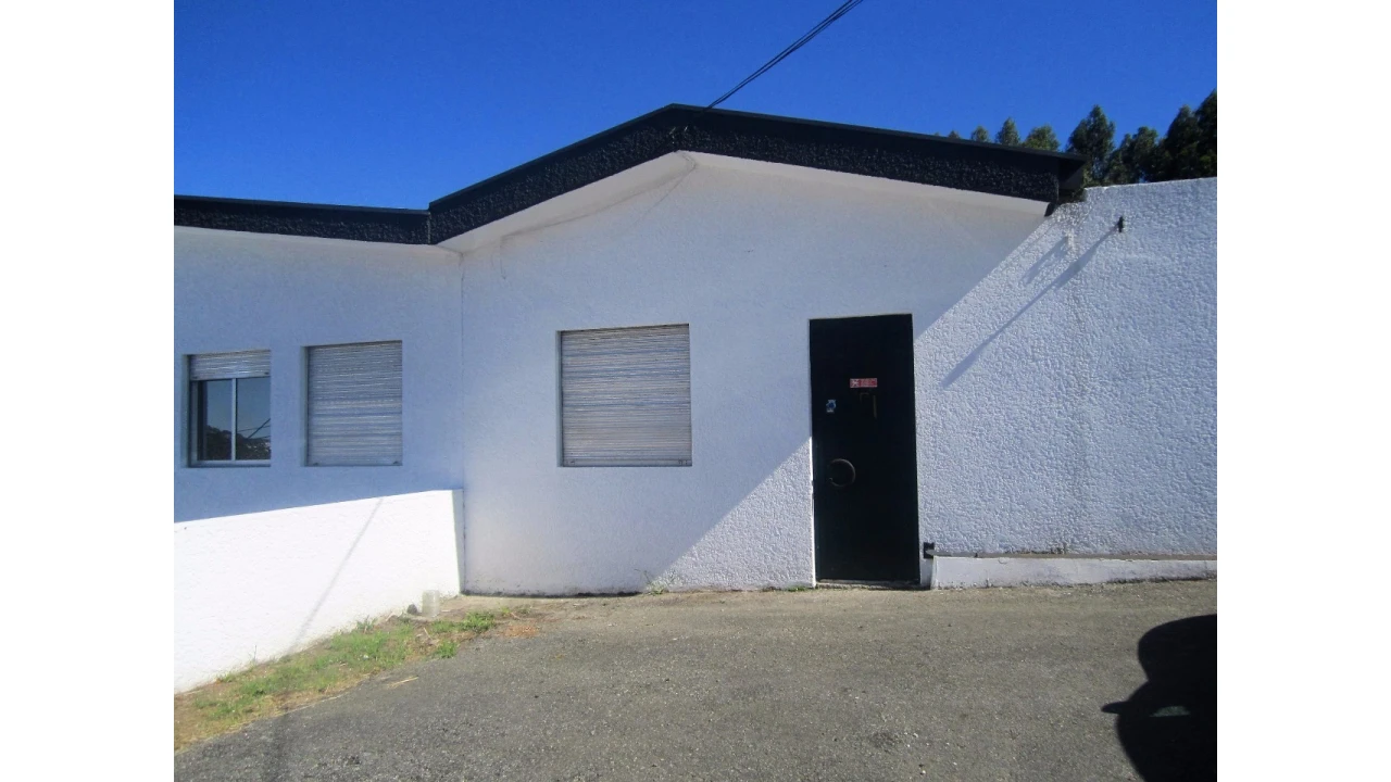 Armazém para Venda em Vila de Cucujães Foto 2