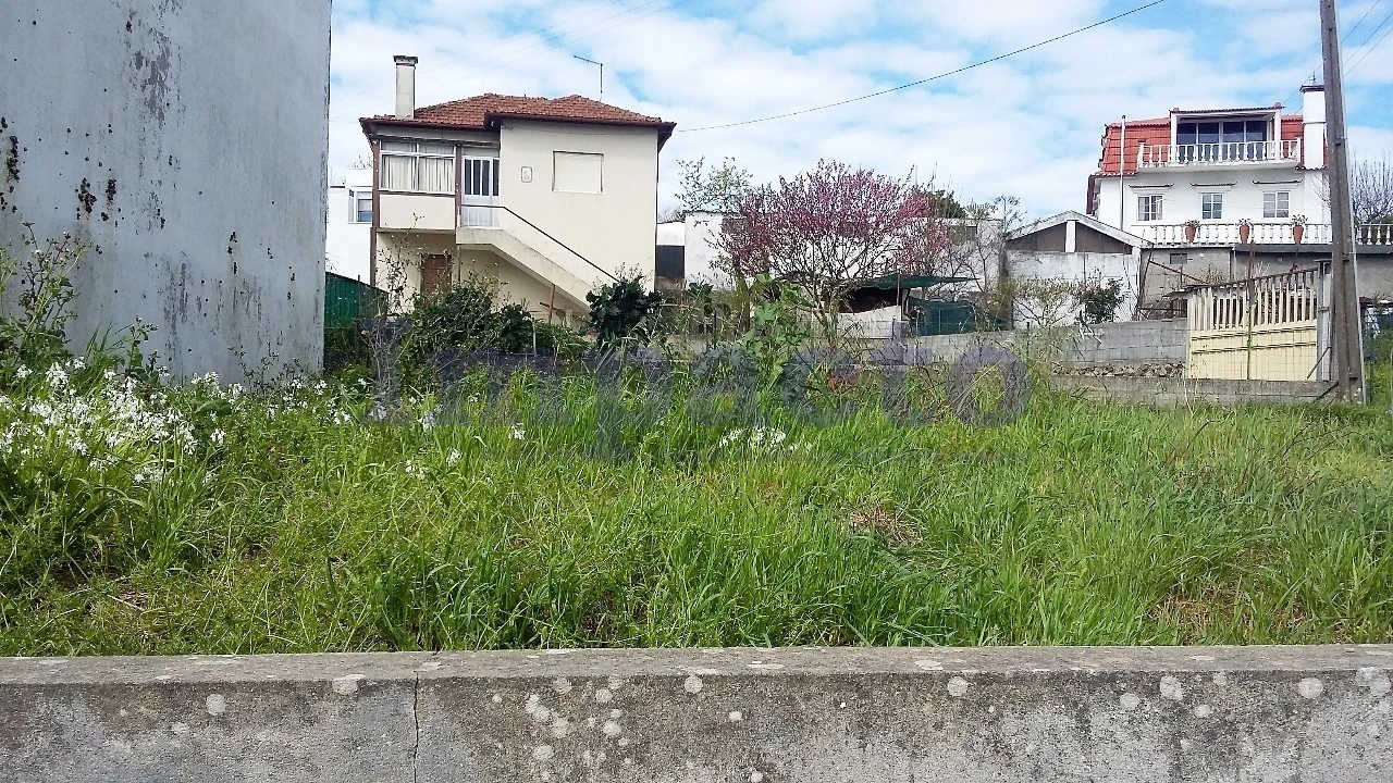 Terreno para Venda em São João da Madeira Foto 1
