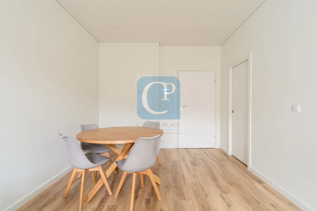 Apartamento T1 para Arrendamento em Paranhos Foto 6