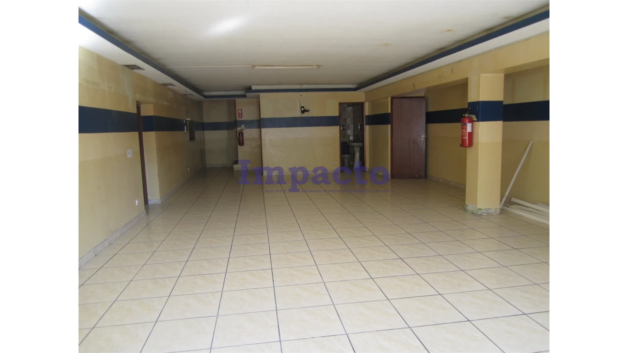 Loja para Arrendamento em Romariz Foto 10