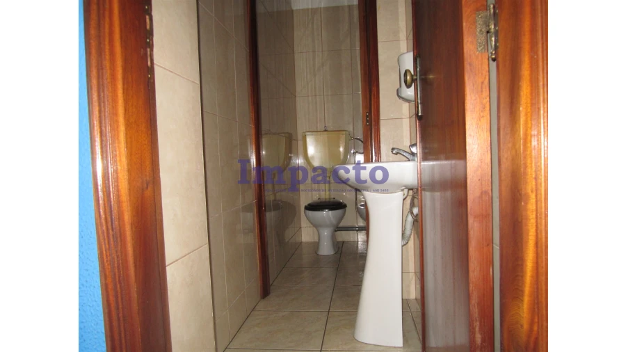 Loja para Arrendamento em Romariz Foto 6