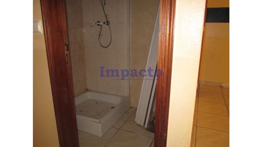 Loja para Arrendamento em Romariz Foto 12