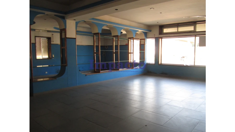 Loja para Arrendamento em Romariz Foto 1